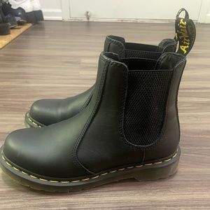 2976 Women's Leather Chelsea Boot Size US7